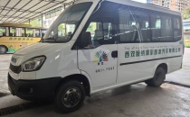 西双版纳滇彩旅游汽车有限公司依维柯豪华版轻客17座位商务车 直连电话：15368629599