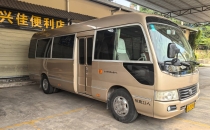 西双版纳景洪市佩锦会展中心会展中心正规旅游车丰田考斯特豪华版轻客23座位数商务车 直连电话：18988182196