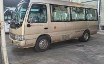西双版纳旅游客运汽车有限公司 九龙豪华中巴 准乘18人 电话：13578167895